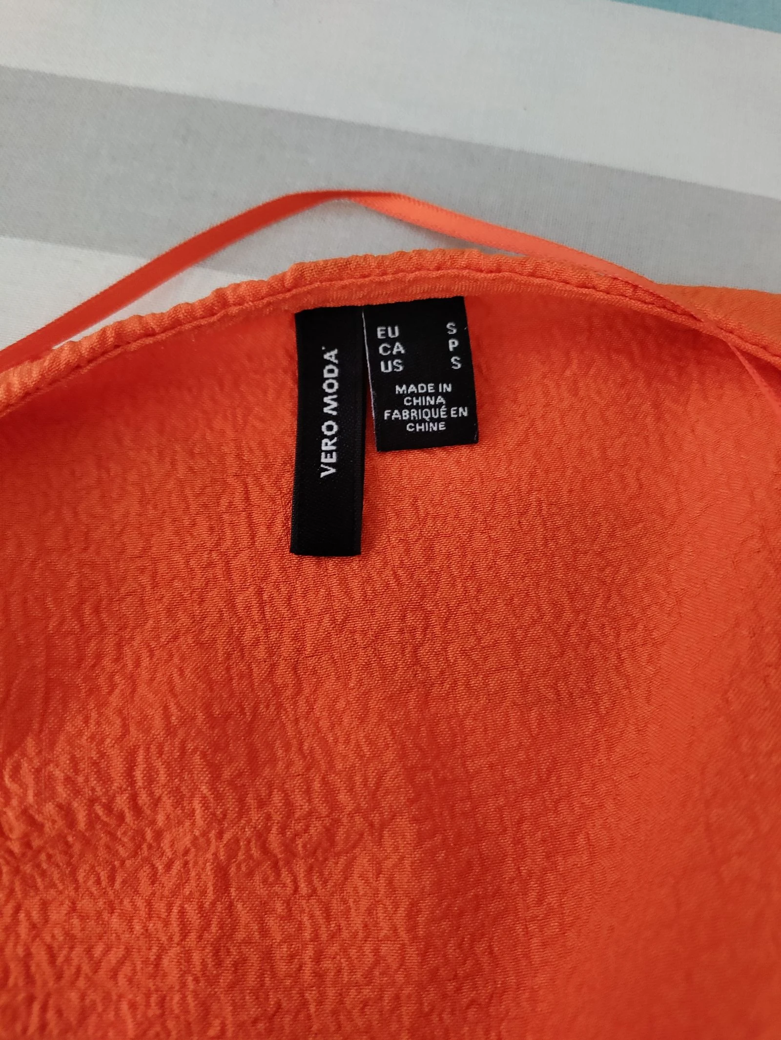 Blusa cruzada naranja Vero Moda manga abullonada – Talla S – photo 7